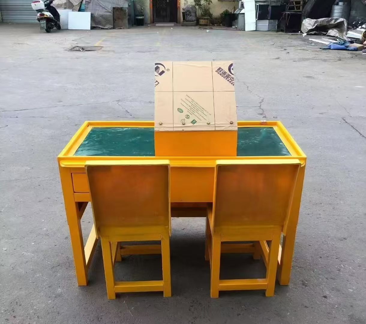 铜仁防静电导通桌井下煤矿火工品发放桌：危险品流转的安全守护者